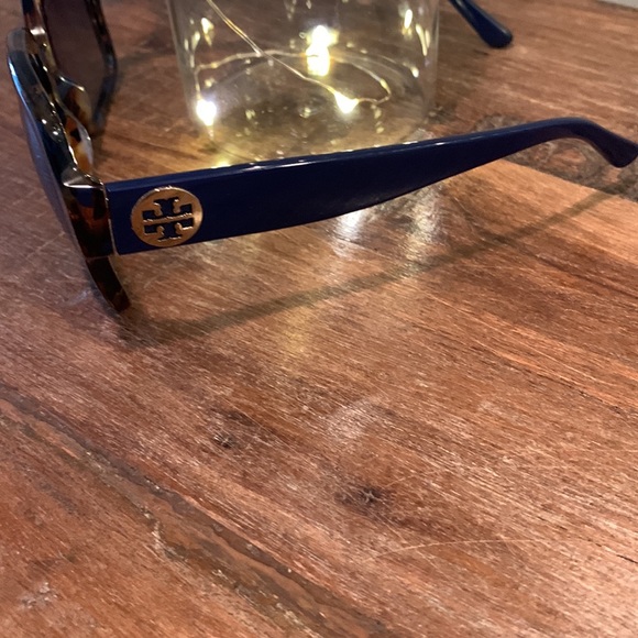 🎉 😎🌸☀️ HP Tory Burch sunglasses - Picture 3 of 5